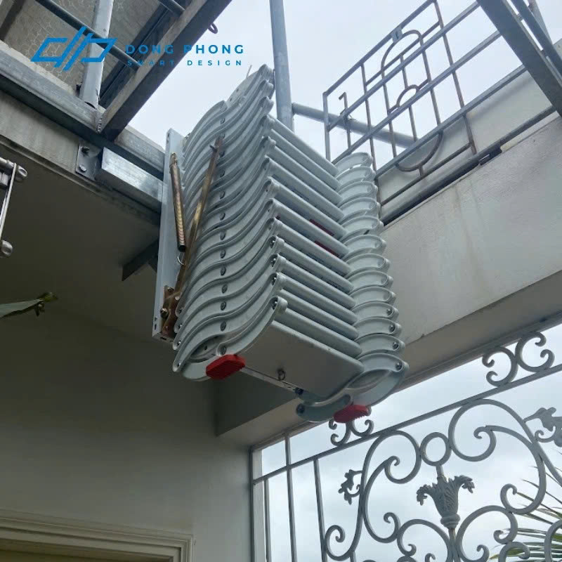 thang xếp gắn tường