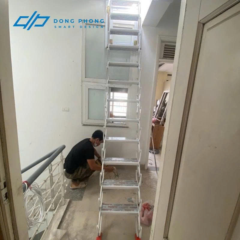 Thang gấp lên gác xếp dùng lâu có bị xệ bậc không?