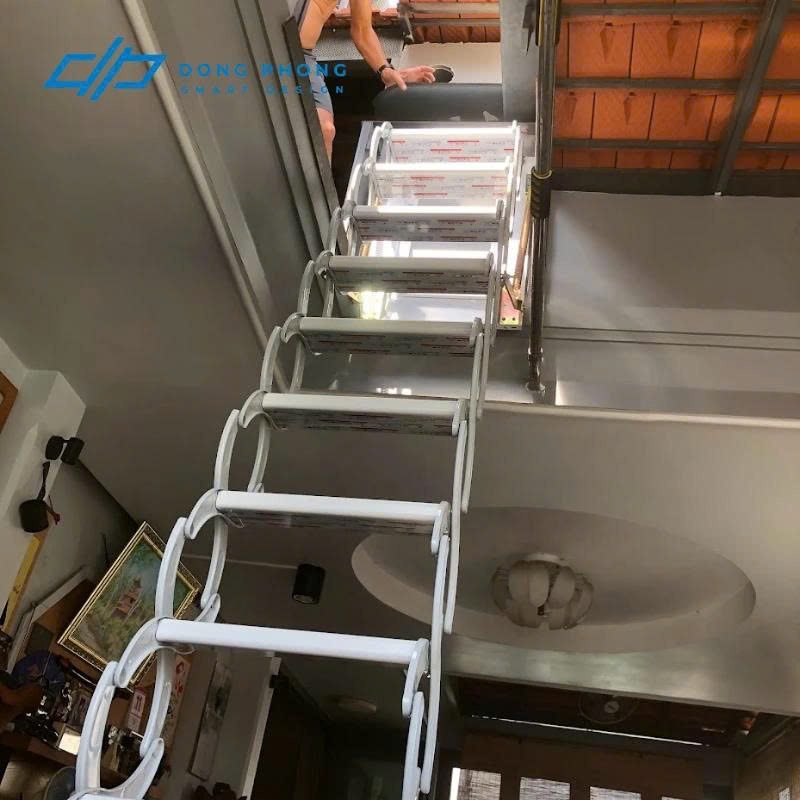 Cách làm cầu thang xếp gọn thông minh lên gác xếp